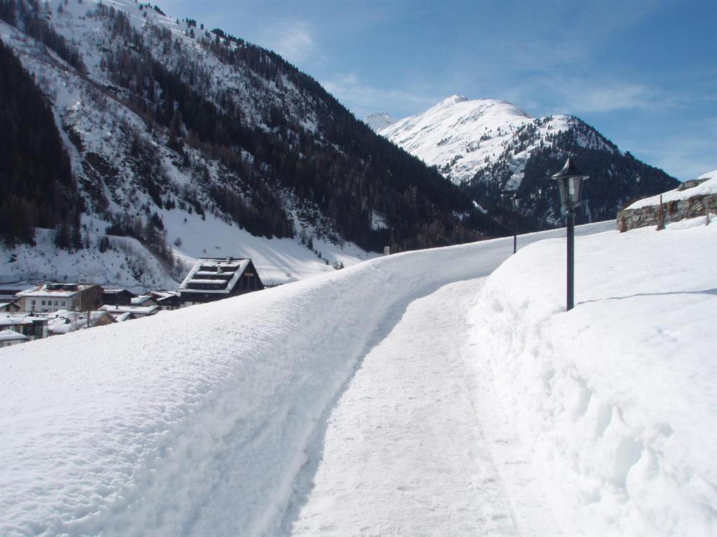 App./Pension Haus Wiesenheim Sankt Anton am Arlberg Exterior photo